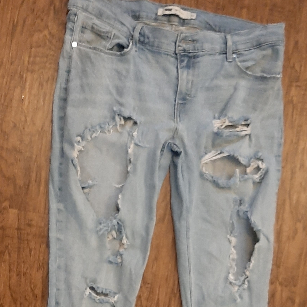 Authentic red Tag Levis Skinny 524. Size 13.